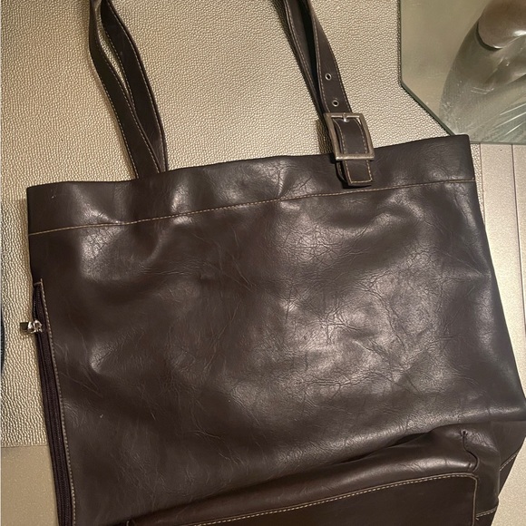 Purse bundle!!! 4 large designer purses in all the colors that you need! - Picture 4 of 5